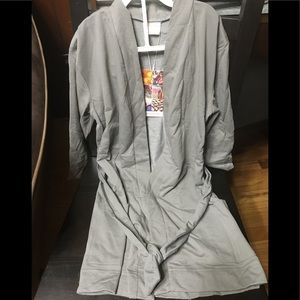 Kids robe nwt